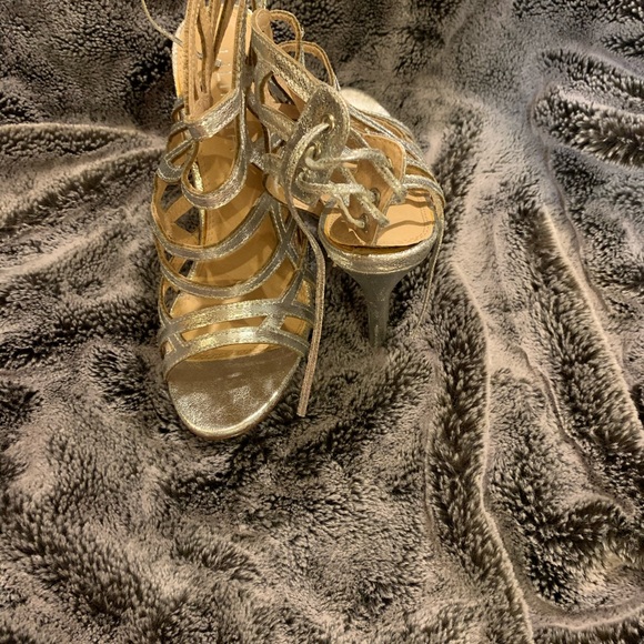 High heels - Picture 2 of 4